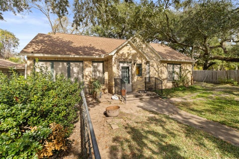 Homes For Sale - 205 Jephson Drive<br/> Alvin, TX 77511