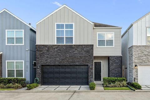 Photo of 8817 Hollister Pine Court, Houston, TX 77080 (MLS # 43065855)
