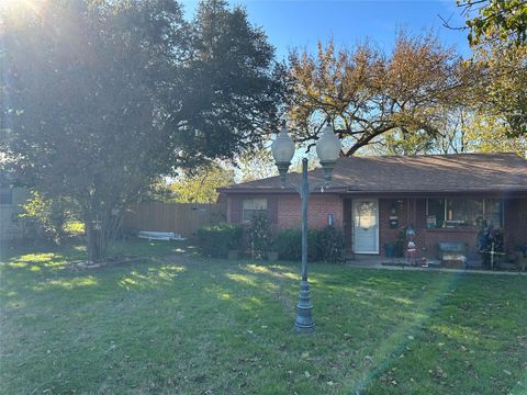 Photo of 3813 Shawnee Trail, Lake Worth, TX 76135 (MLS # 58085313)