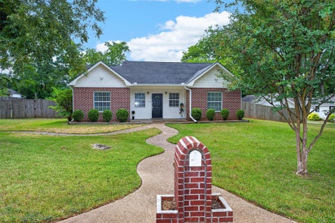 Photo of 108 Viewcrest Street, Crockett, TX 75835 (MLS # 9684674)