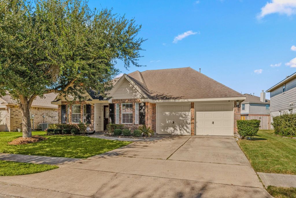 Photo of 6107 Hubbell Drive, Pearland, TX 77584 (MLS # 19788513)