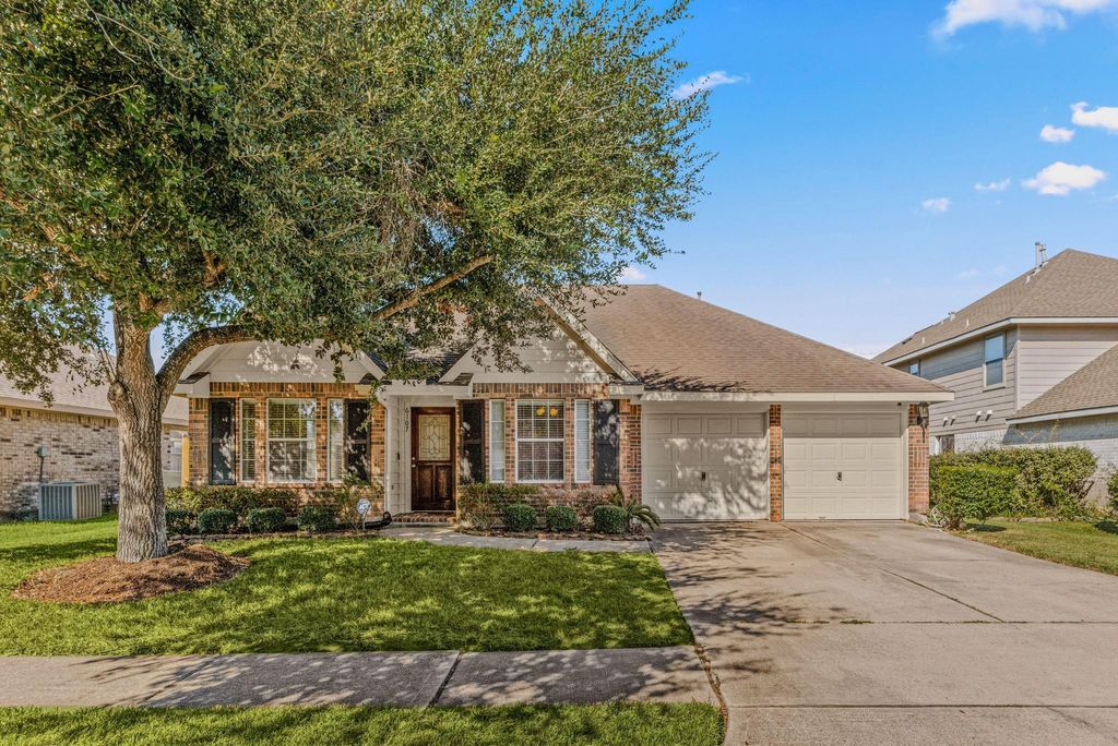 Photo of 6107 Hubbell Drive, Pearland, TX 77584 (MLS # 19788513)