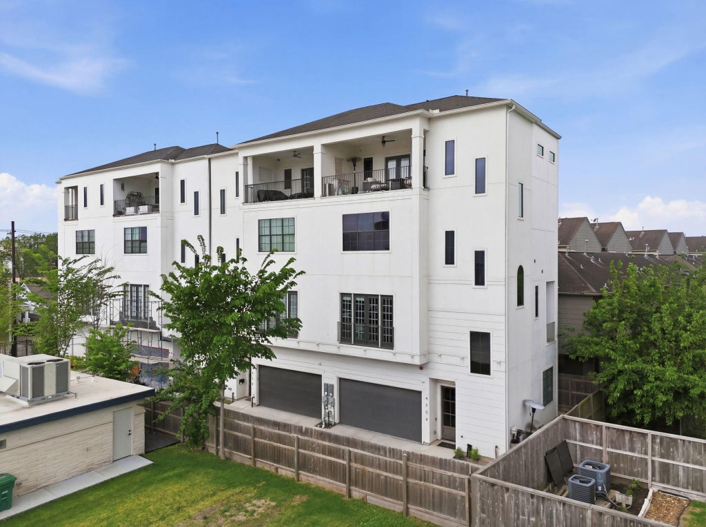 Photo of 4306 Center Street, Houston, TX 77007 (MLS # 30579540)