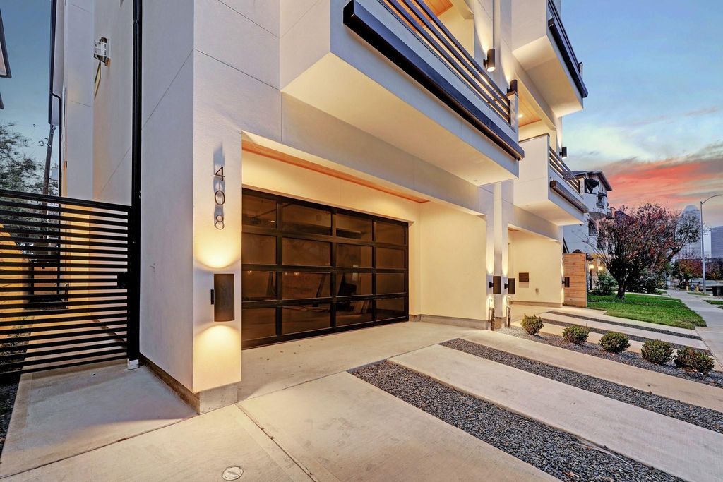 Photo of 2309 Driscoll B St, Houston, TX 77019 (MLS # 17356533)