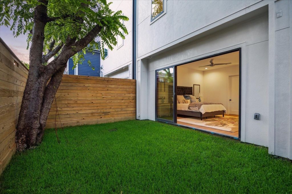 Photo of 2309 Driscoll B St, Houston, TX 77019 (MLS # 17356533)