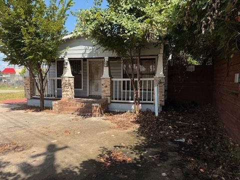 Photo of 1060 W Little York Road, Houston, TX 77091 (MLS # 57845426)