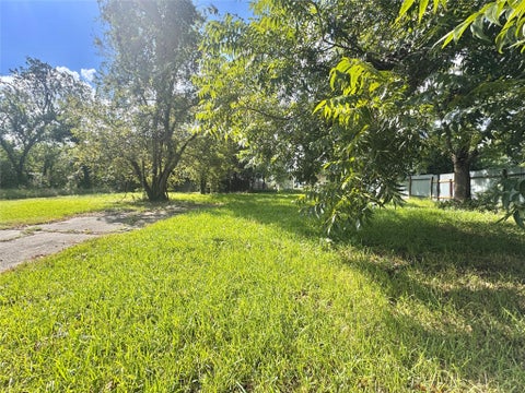 Vacant Land For Sale - 1504 E 33rd Street<br/> Houston, TX 77022