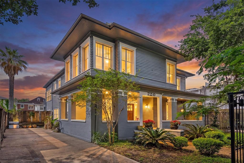 Photo of 220 Marshall Street, Houston, TX 77006 (MLS # 28409158)