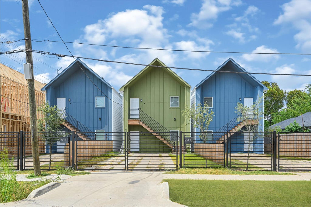 Photo of 409 Calloway St St #A, Houston, TX 77029 (MLS # 41055990)