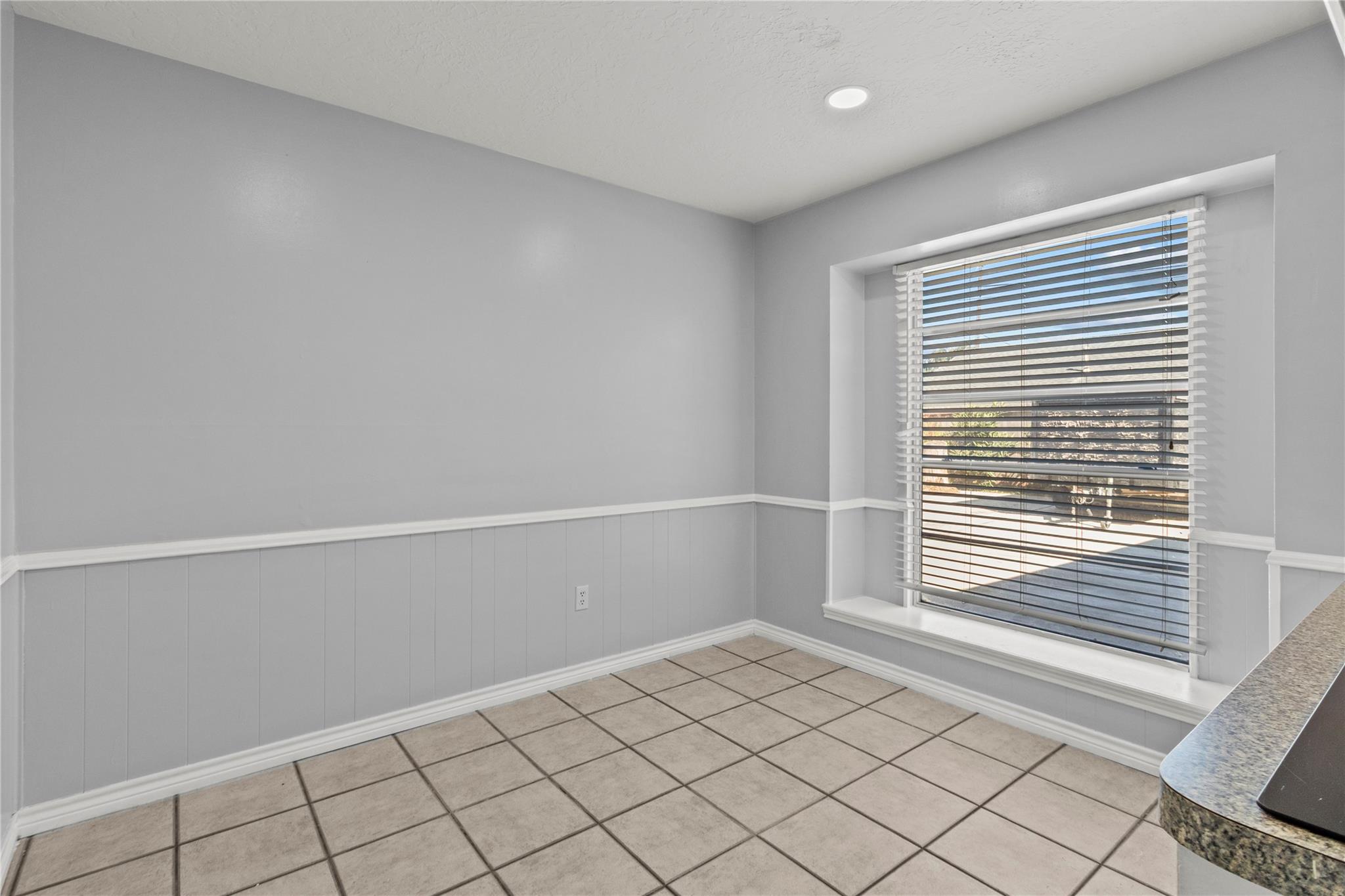 2202 Colonial Court N