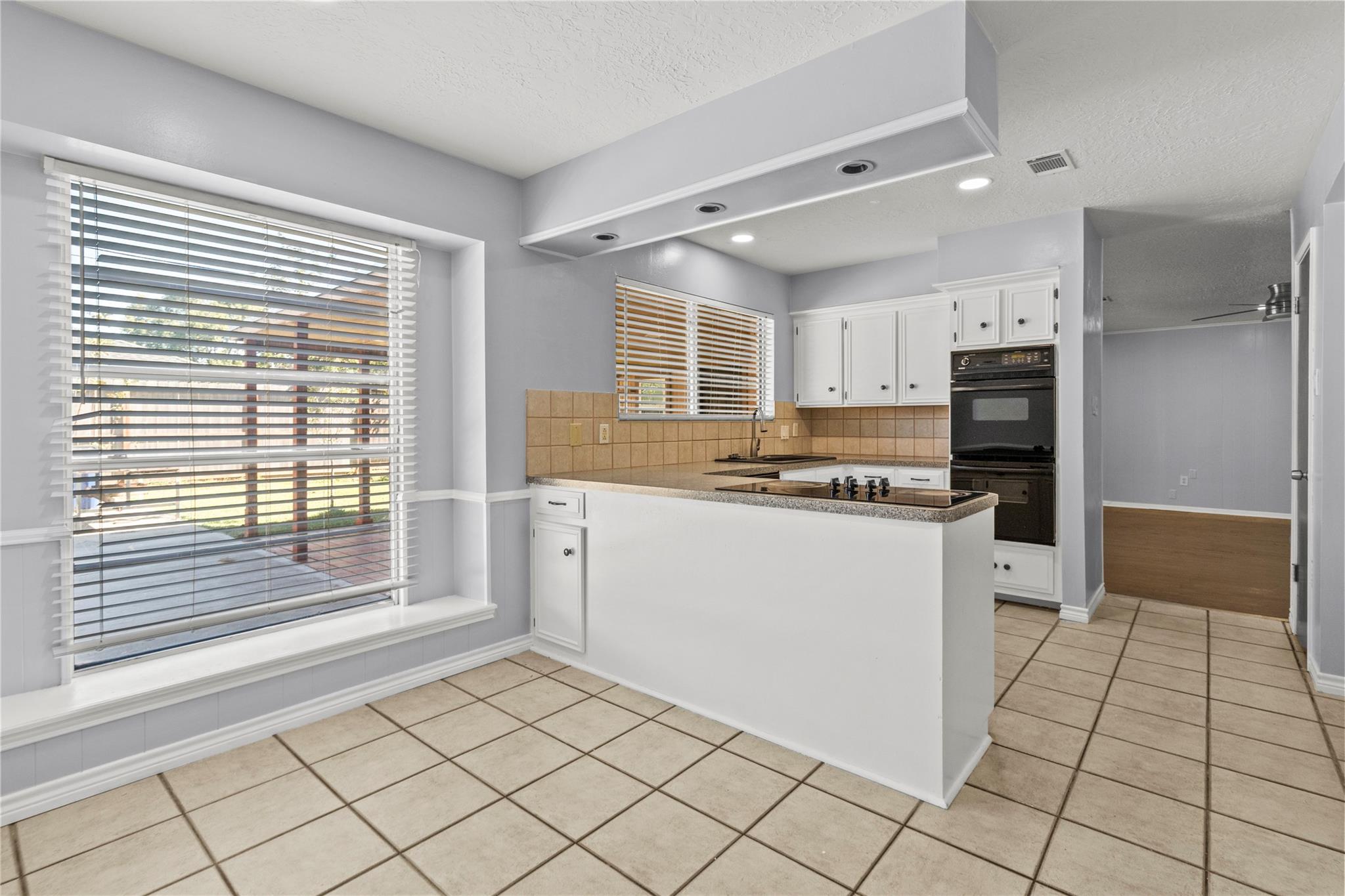 2202 Colonial Court N