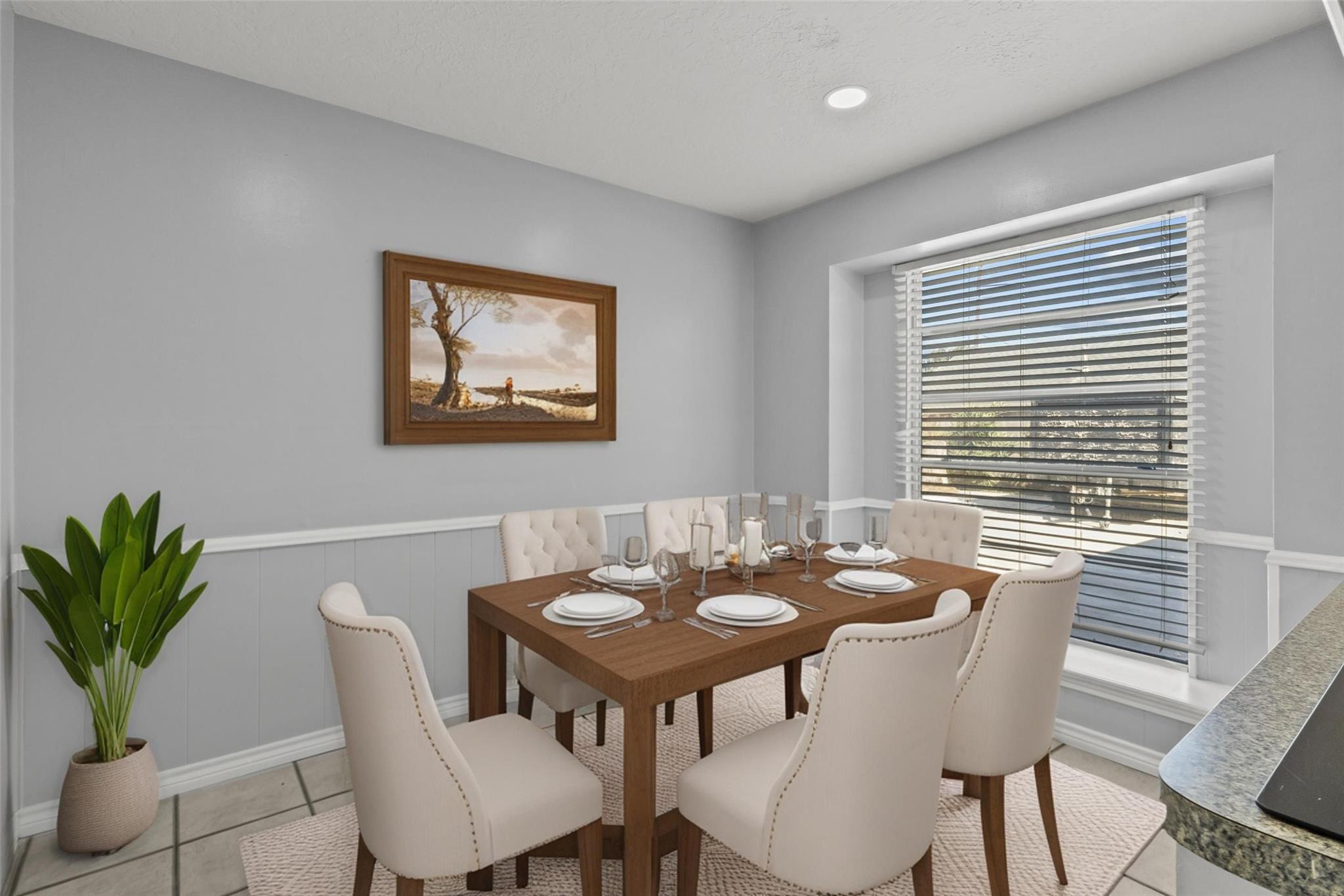 2202 Colonial Court N