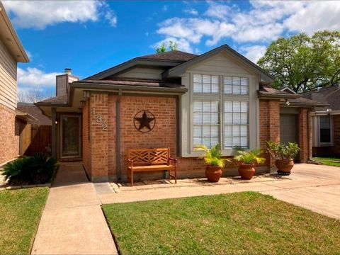 Photo of 132 Cotton Drive, Lake Jackson, TX 77566 (MLS # 88930504)