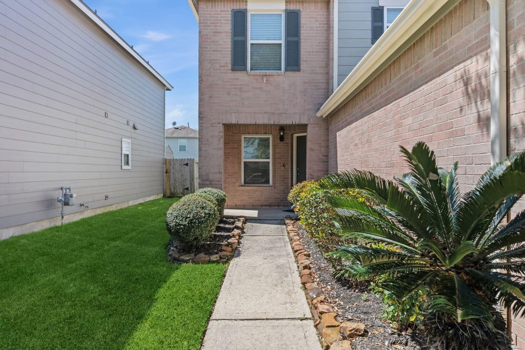 Photo of 6615 Green Pear Lane, Houston, TX 77049 (MLS # 41598174)