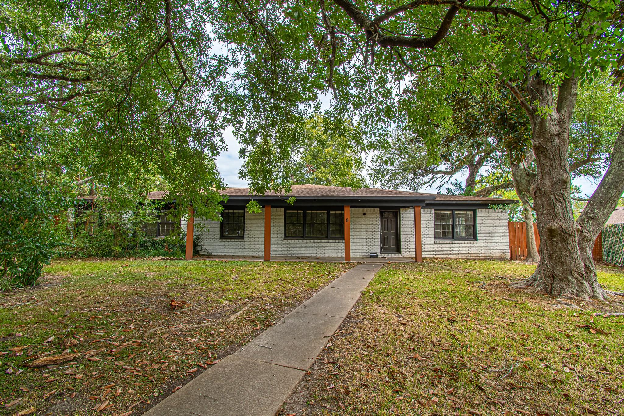 8 Coronado Circle