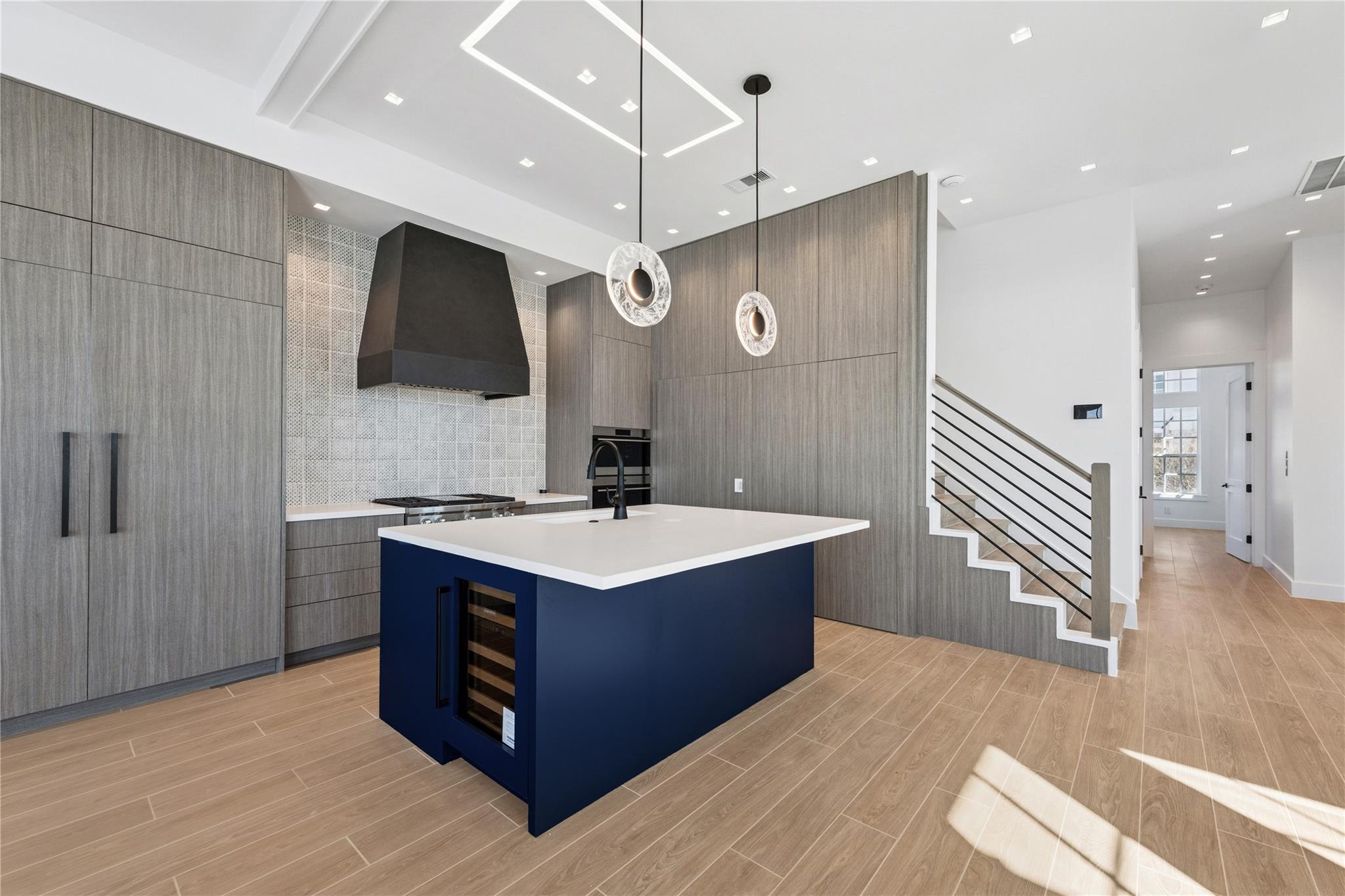 2443 Lakewood Pointe