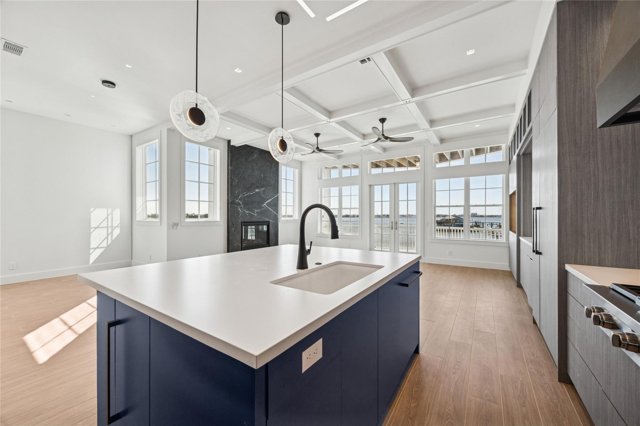 2443 Lakewood Pointe