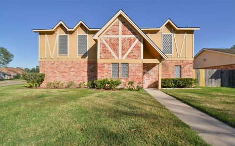 Photo of 13915 Roundstone Lane, Houston, TX 77015 (MLS # 34132238)