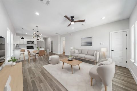Photo of 402 E 37th Street #A, Houston, TX 77018 (MLS # 7885033)