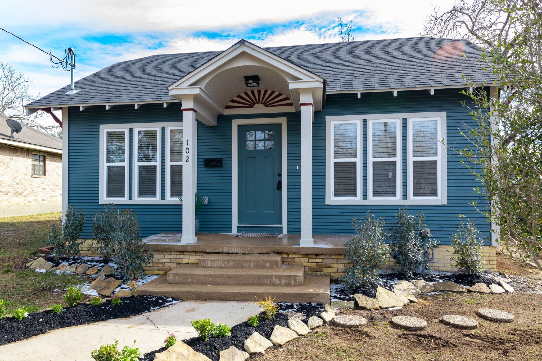 102 E Valverde Street