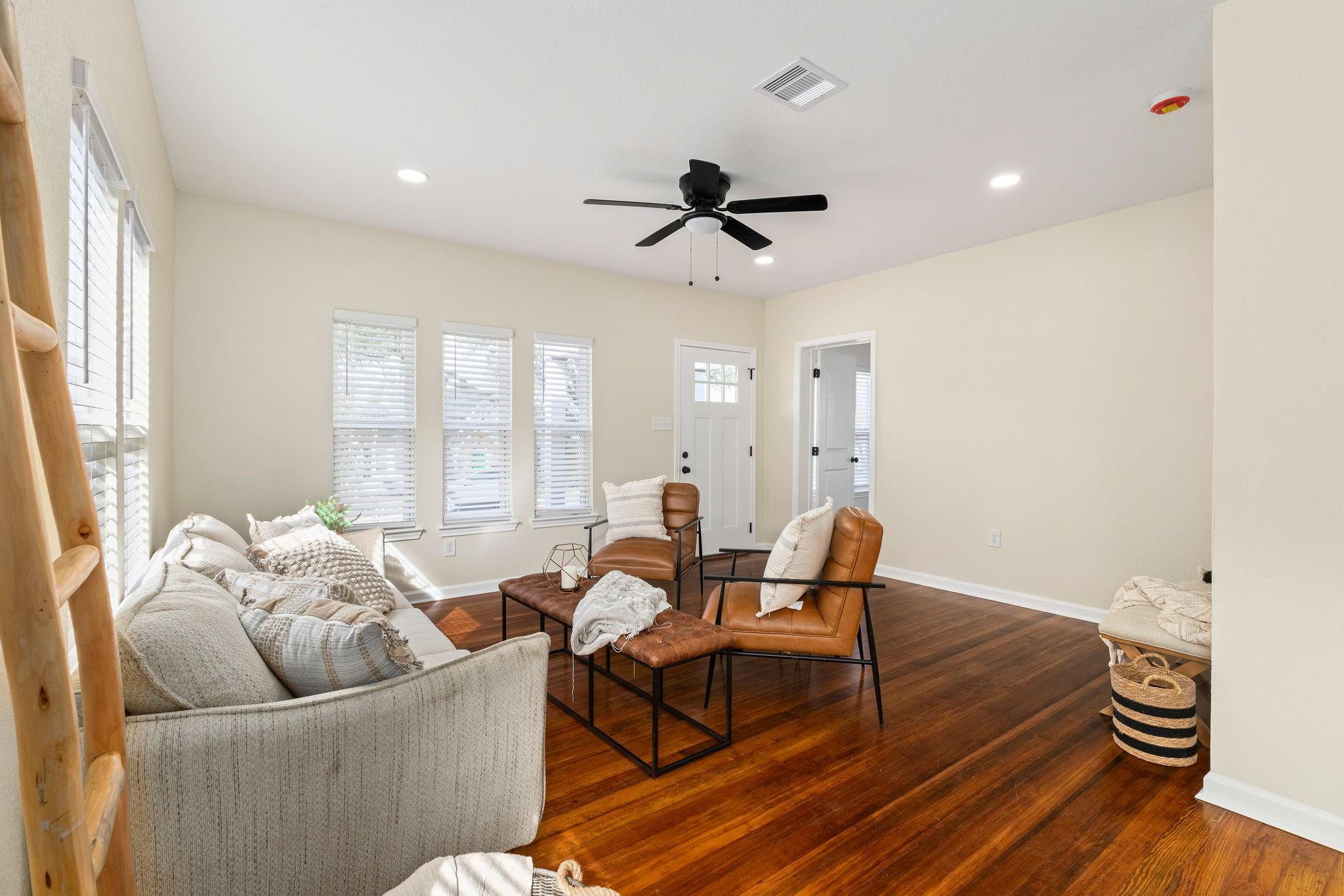 102 E Valverde Street