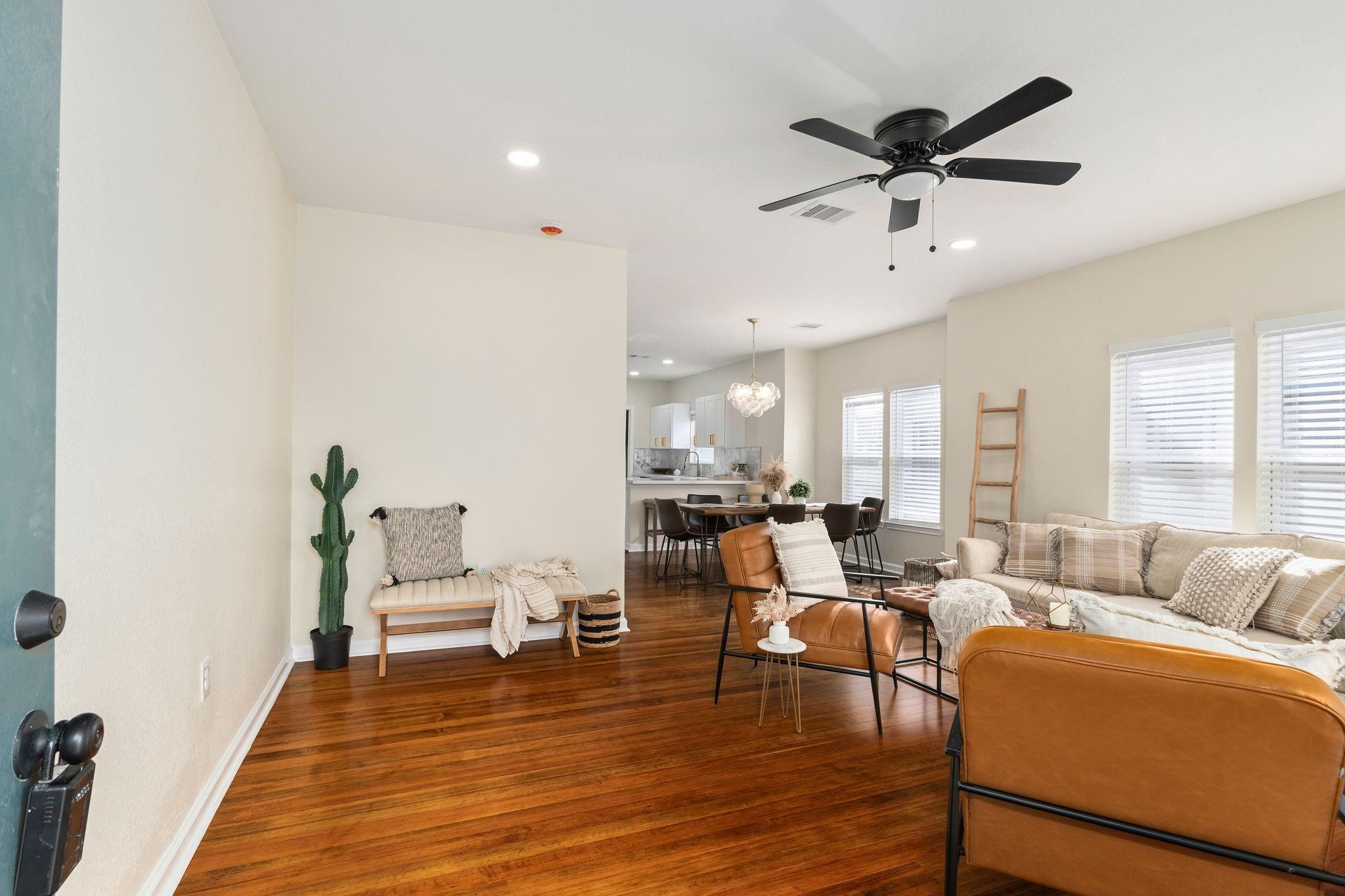 102 E Valverde Street