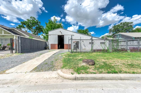 Photo of 3901 Billingsley Street #1, Houston, TX 77009 (MLS # 92939161)
