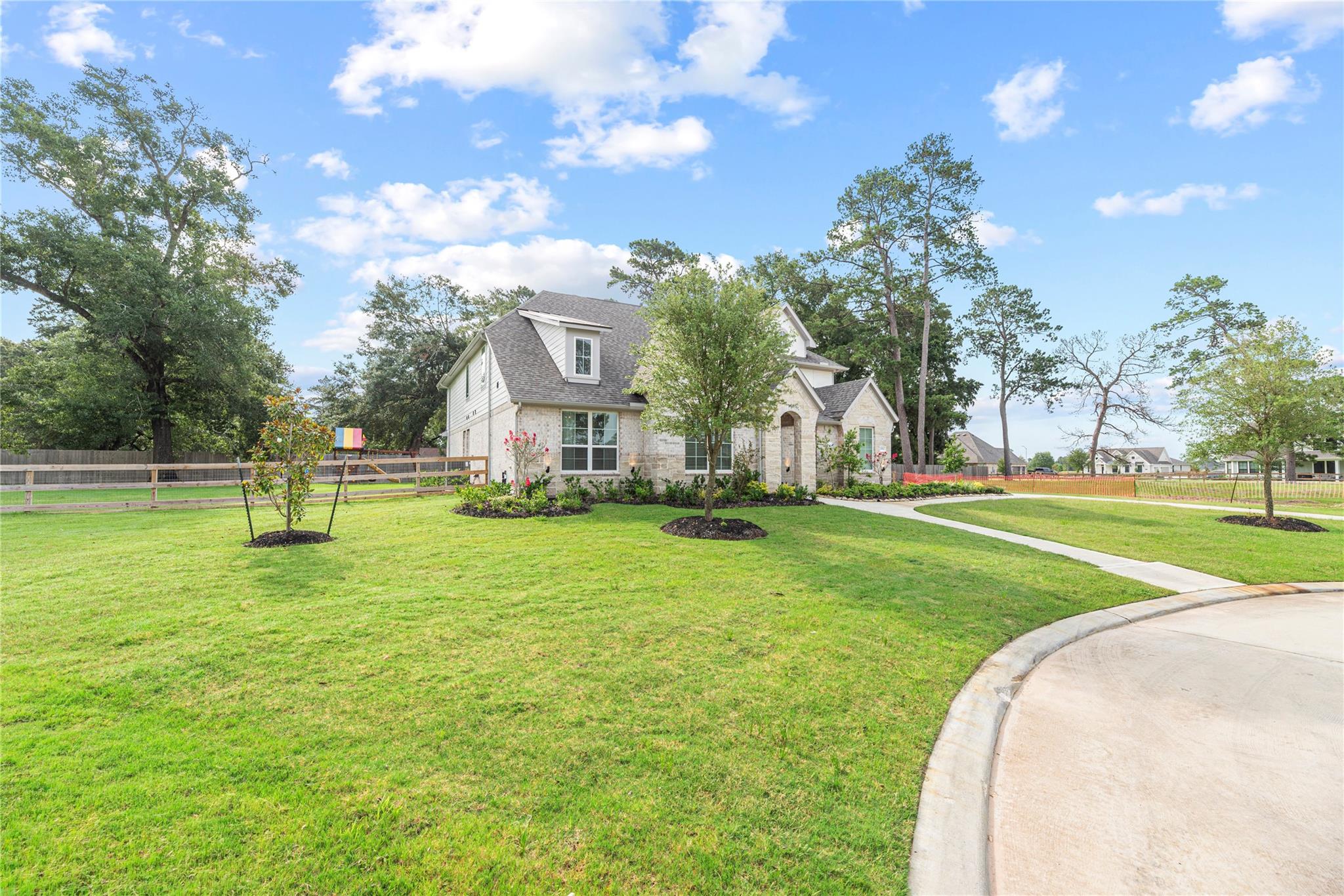 21914 Hibiscus Hedge Trail