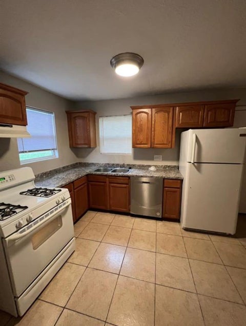 Apartment For Rent - 5606 Robertson Street #1<br/> Harris County, Houston, TX 77009
