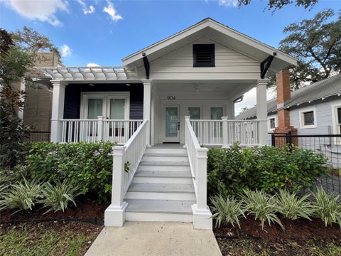 Photo of 904 Willard Street, Houston, TX 77006 (MLS # 82694041)
