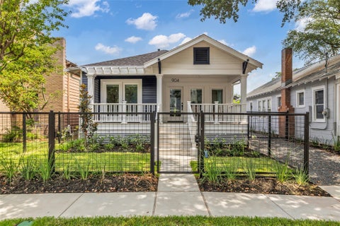 Photo of 904 Willard Street, Houston, TX 77006 (MLS # 82694041)