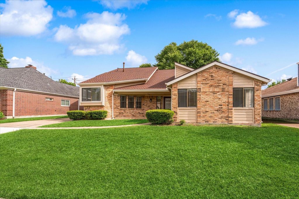 Photo of 11530 Ella Lee Lane, Houston, TX 77077 (MLS # 29690451)