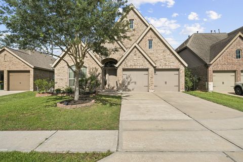 Homes For Sale - 2917 Parkstone Field Lane<br/> Pearland, TX 77584