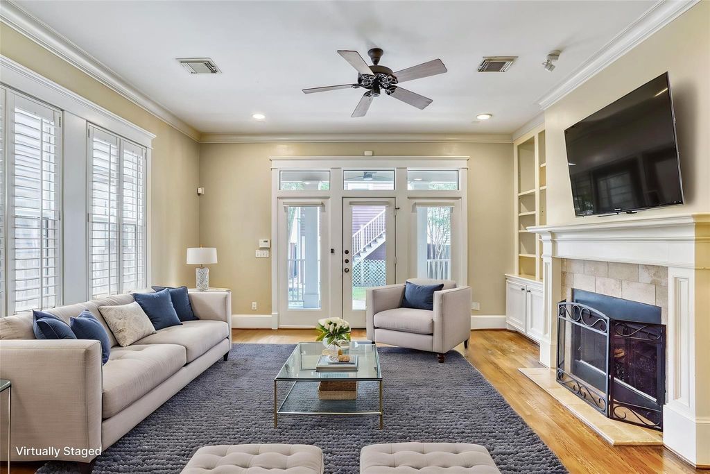 Photo of 632 W 17th Street, Houston, TX 77008 (MLS # 93243715)
