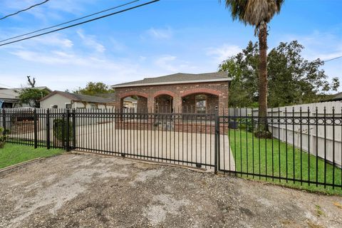Photo of 7912 Cypress Street, Houston, TX 77012 (MLS # 32290797)