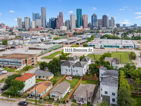 Photo of 1615 Bingham Street, Houston, TX 77007 (MLS # 27618012)