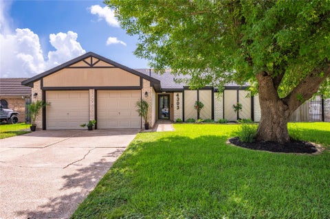 Photo of 4303 Seneca Street, Pasadena, TX 77504 (MLS # 69577456)