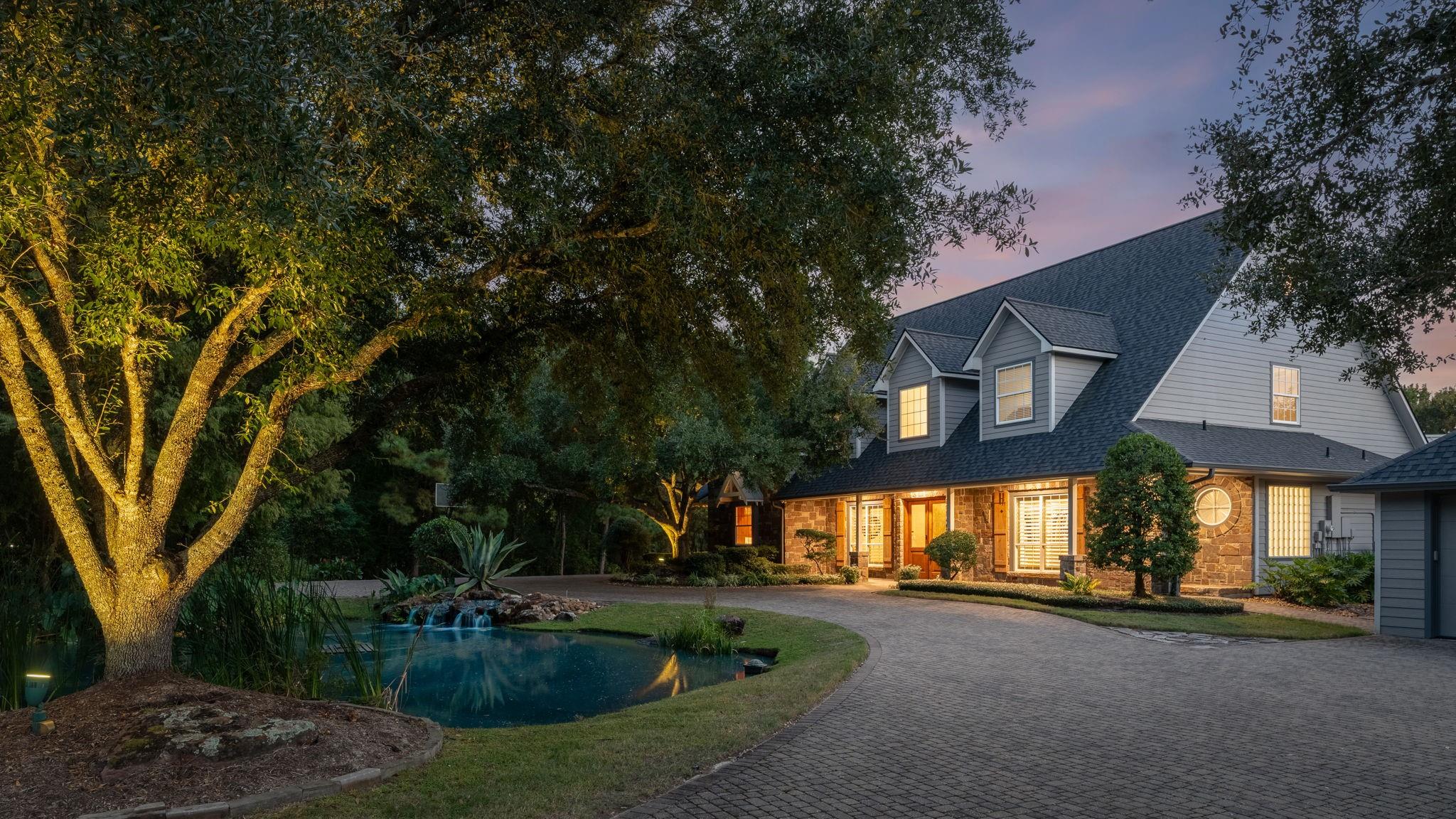 9902 Crestwater Circle