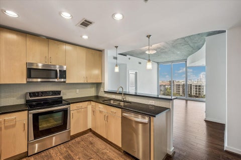 Photo of 5925 Almeda Road #10805, Houston, TX 77004 (MLS # 30581528)