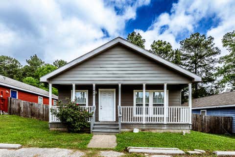 Photo of 110 Varsity Circle Dr, Huntsville, TX 77340 (MLS # 51118518)