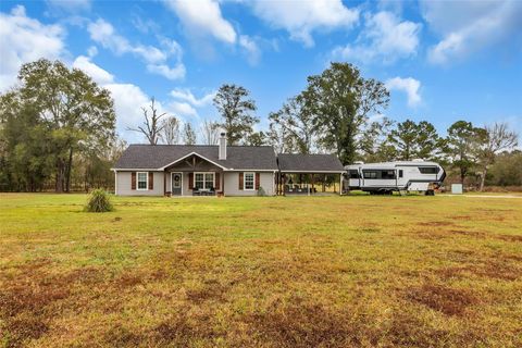 Photo of 696 Independence Road, Shepherd, TX 77371 (MLS # 78123449)