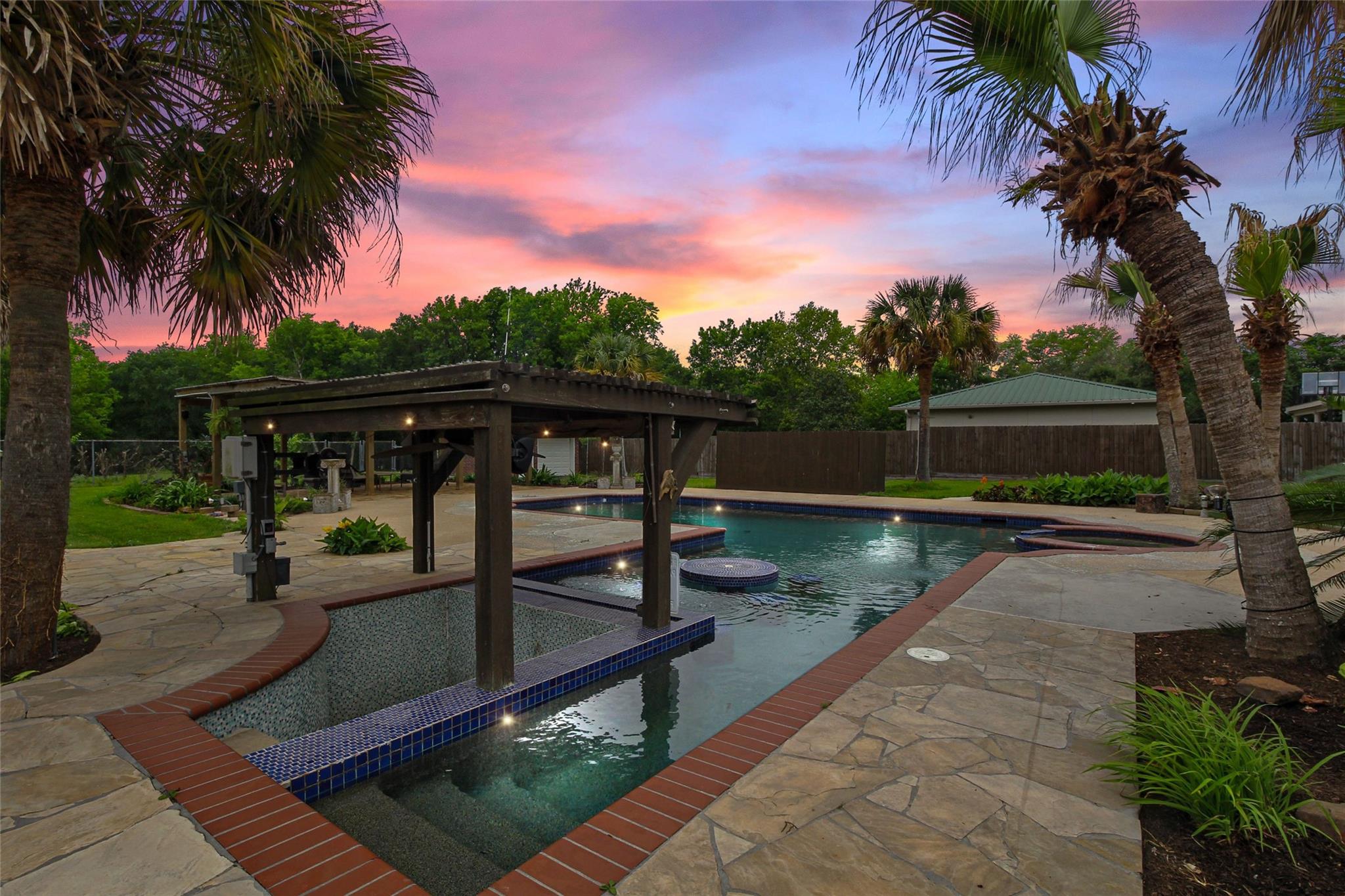2204 Airline Drive