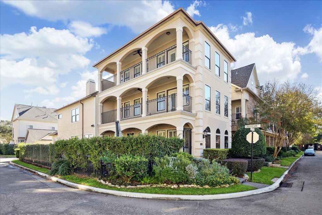 Photo of 518 S Park Grove, Houston, TX 77007 (MLS # 66051936)