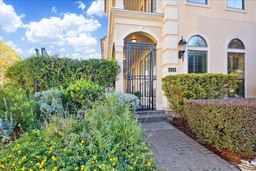 Photo of 518 S Park Grove, Houston, TX 77007 (MLS # 66051936)