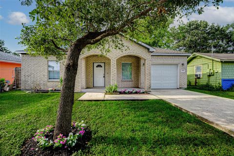 Photo of 7315 Palestine Street, Houston, TX 77020 (MLS # 37676367)