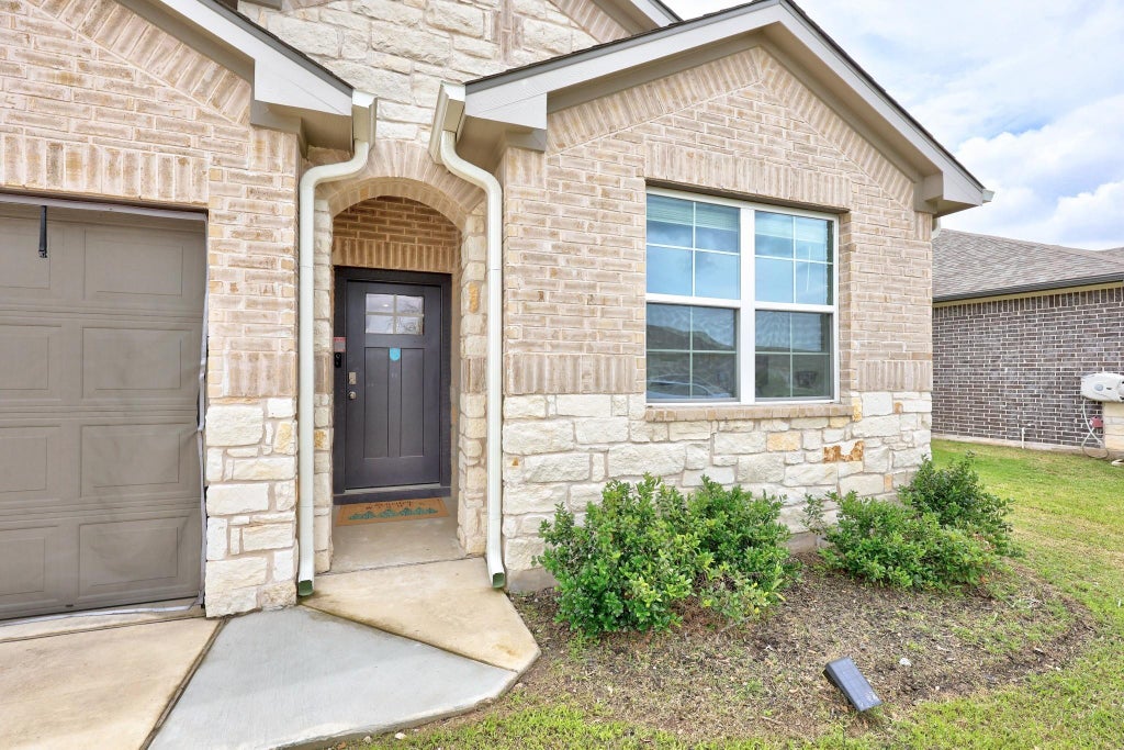 Photo of 713 Iron Bridge Road, Georgetown, TX 78626 (MLS # 18095202)