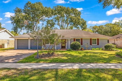 Photo of 2015 West Street, Rosenberg, TX 77471 (MLS # 93216910)