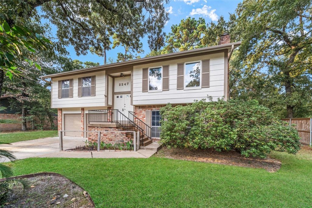 Photo of 2247 Oak Shores Drive, Houston, TX 77339 (MLS # 13322419)