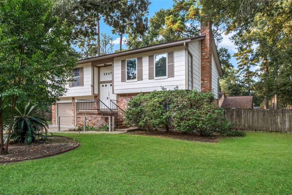 Photo of 2247 Oak Shores Drive, Houston, TX 77339 (MLS # 13322419)