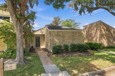 Photo of 2002 Courtney Lane Drive, Houston, TX 77042 (MLS # 61414249)
